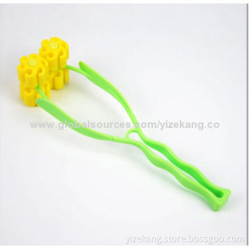 Roller face massager
